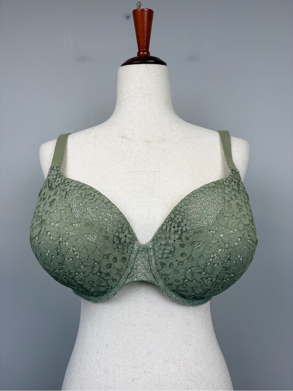 Victoria’s Secret Body by Victoria Lined Perfect Coverage Lace Bra 38DDD Olive